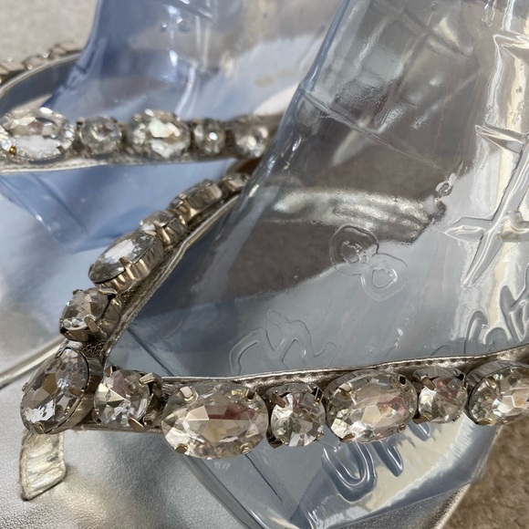 Bebe Y2K Vintage Heiress Silver Metallic Rhinestone Thong Sandals Women’s Size 9 - Picture 2 of 8
